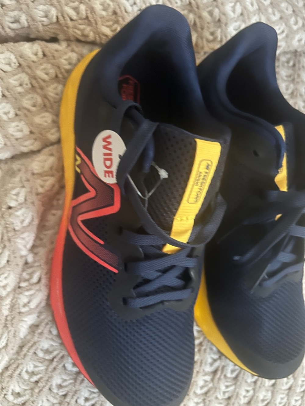 New Balance Navy Running Shoes 3.5y Wide - Picture 3 of 4